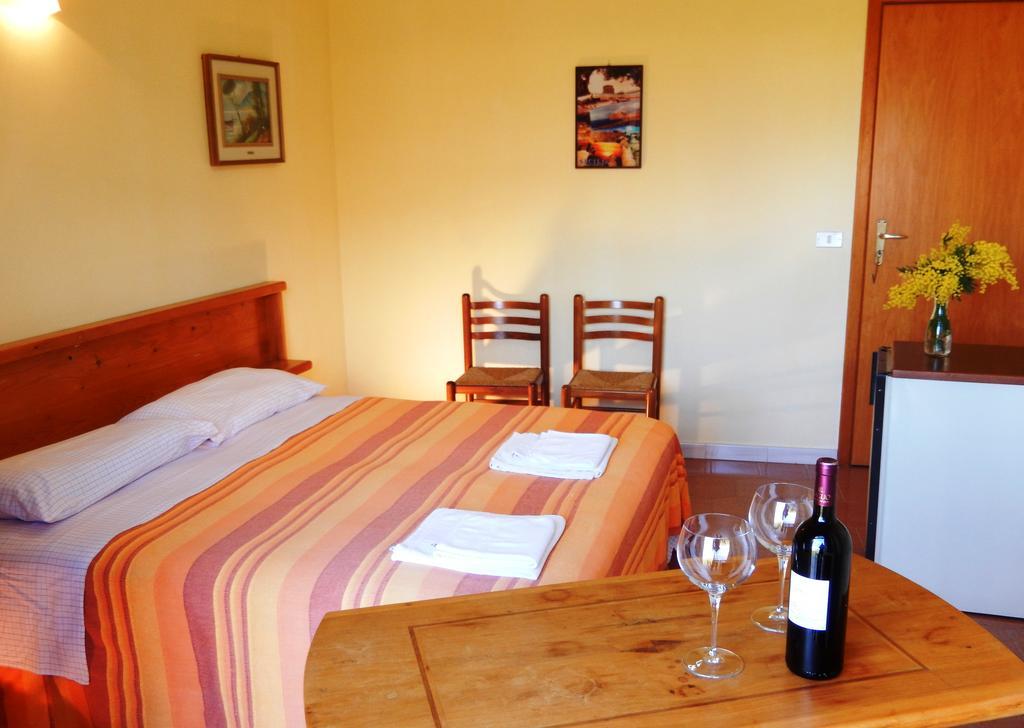 Hotel-Pensione 4 Stagioni Falcone Exteriér fotografie