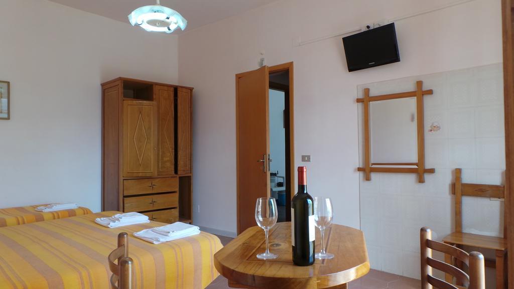 Hotel-Pensione 4 Stagioni Falcone Pokoj fotografie